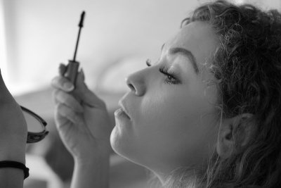Gekleurde mascara is de beautytrend die iedereen oppikt