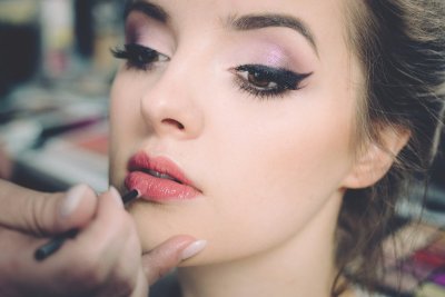Soft blur make-up vervangt de clean girl look dit najaar