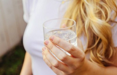 Doet collageenwater echt iets voor je huid?